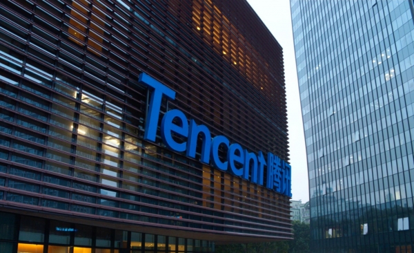 하이브(HYBE), 2천 400억 규모의 SM엔터테인먼트 지분 전량 중국 텐센트(Tencent)에 매각 - 블록 딜로 텐센트 홍콩 법인에 보유 주식 양도, 투자 원금은 회수