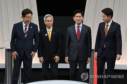<b>대선 후보</b> 토론, 진흙탕 싸움으로 변질…원색적 <b>네거티브</b> 공방... 