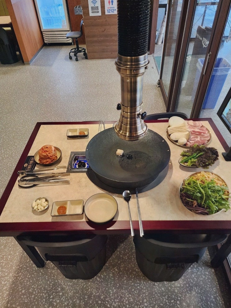  오복솥뚜껑 연수구청점, 연수구청냉동삼겹살로 특별한 한끼를 즐기다!