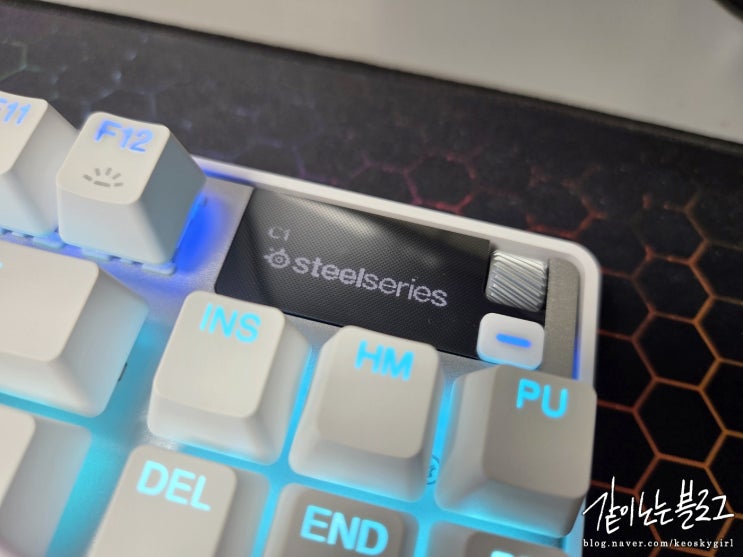  키보드리뷰 / 스틸시리즈 기계식키보드 자석축 Apex Pro TKL Gen3 화이트 영문