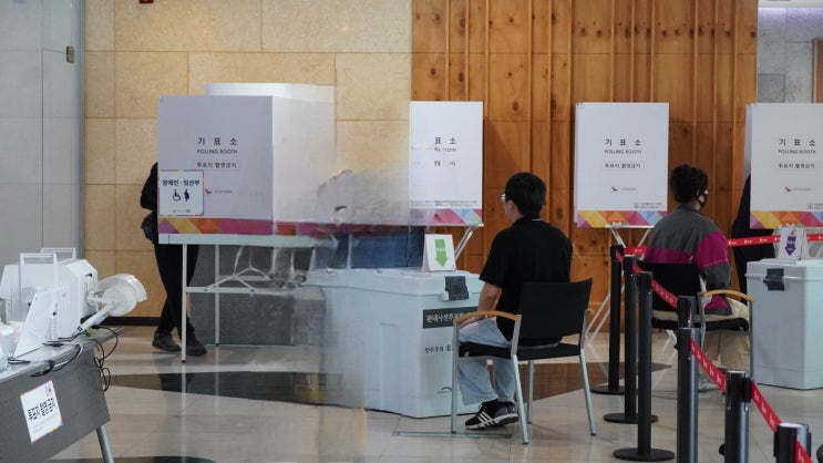 제21대 대선 사전투표 첫날, 19.58% 기록…후보들 <b>막판</b> 총력전... 