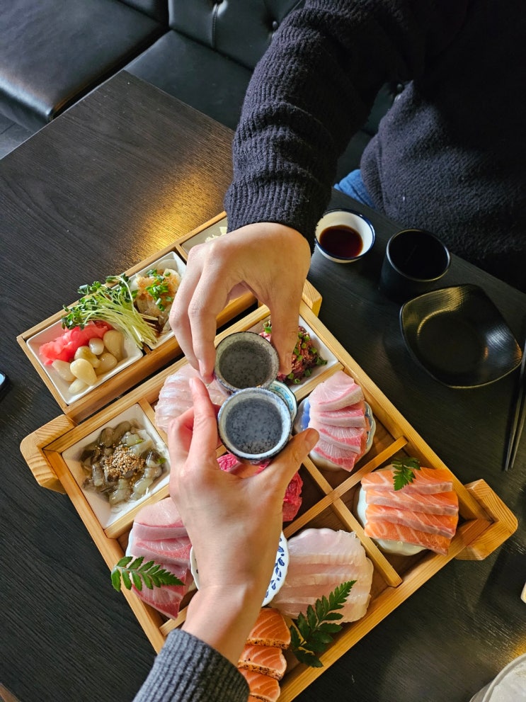 [먹방 여행] 푸릇한 여름 분위기와 찰떡인 고성동 맛집 초술당에서 연어 한 상