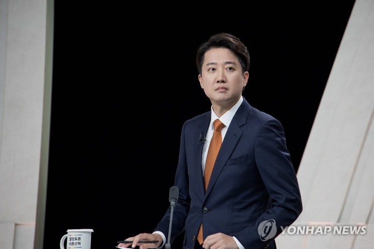 <b>이준석</b> 후보 <b>TV토론</b>서 여성 신체에 대한 발언 <b>논란</b> '일파만파'
