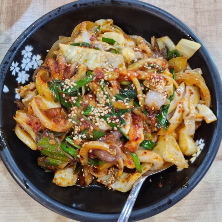  인천역 맛집 동화마을에서 가까운 와니키친에서 쭈꾸미 피자 세트