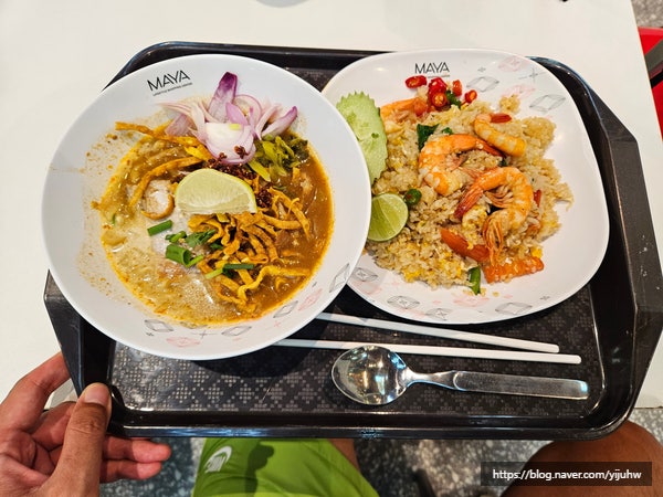  치앙마이 마야몰 푸드코트 태국 카오소이 새우볶음밥 후기