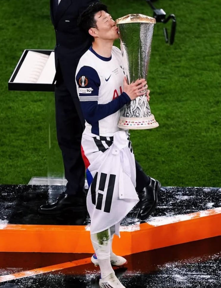 <b>손흥민</b> 시그니처 축구화 신고 뛴 존슨…<b>토트넘</b> 주장 <b>향한 존경</b>... 