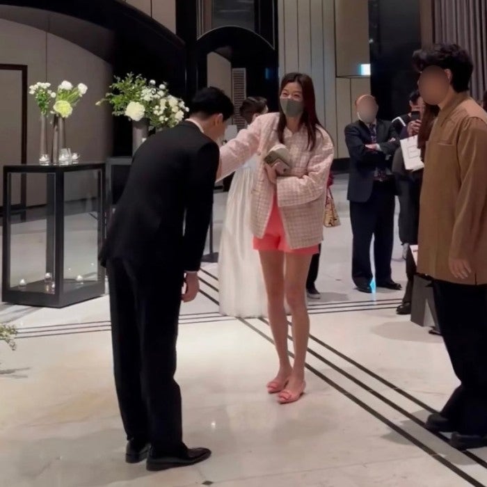 흡사 천상계 급이라는 <b>전지현 실물</b> 피지컬.jpg