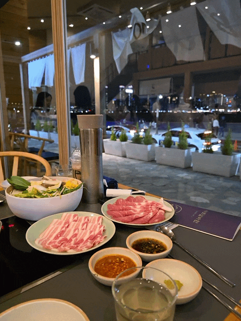  부산 광안리 민락동 현지인 추천 샤브남바완, 1시간 웨이팅도 잊게 한 돼지고기 샤브샤브