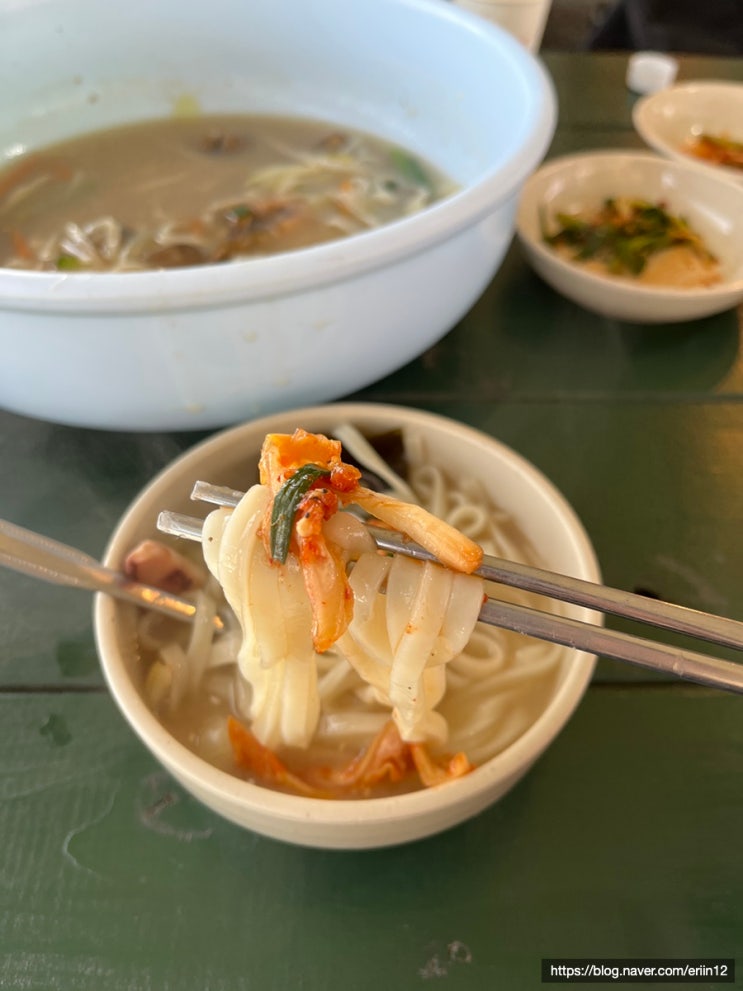  인천 승봉도 맛집 도깨비식당 ::  바다보며 해물칼국수
