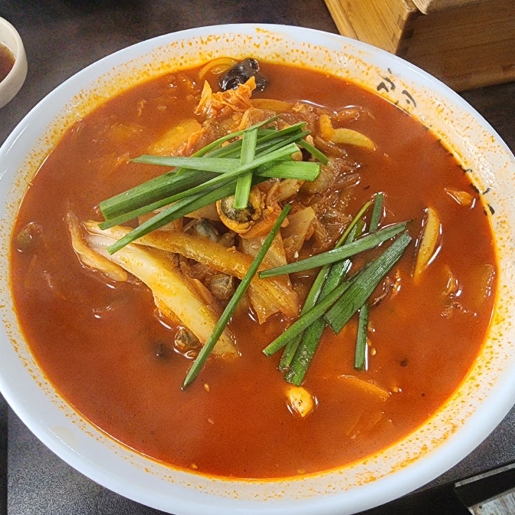  강릉역 근처 현지인도 줄서서 먹는 짬뽕맛집 신짬
