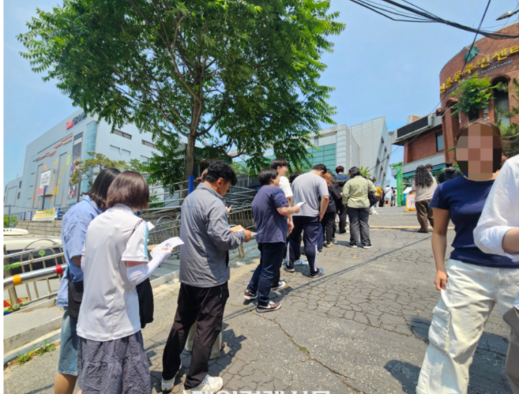 2025년 제21대 대통령 선거 사전<b>투표</b>소 <b>투표용지</b> 대거 외부... 