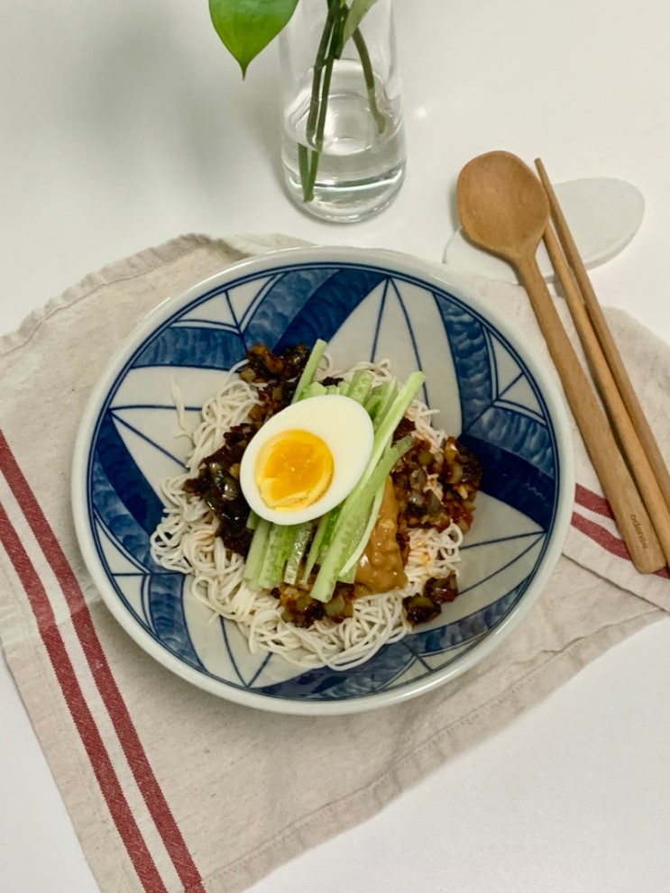  불 안쓰고 5분만에 뚝딱! 살 안찌는 땅콩비빔면 어떠세요?