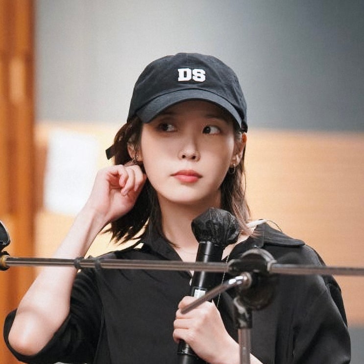  얼굴 작아보이는 아이유 깊은 캡 모자 zip