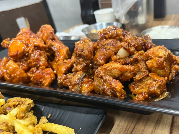  부산 깡통시장 맛집, 국제통닭 부평본점 사이드도 완벽