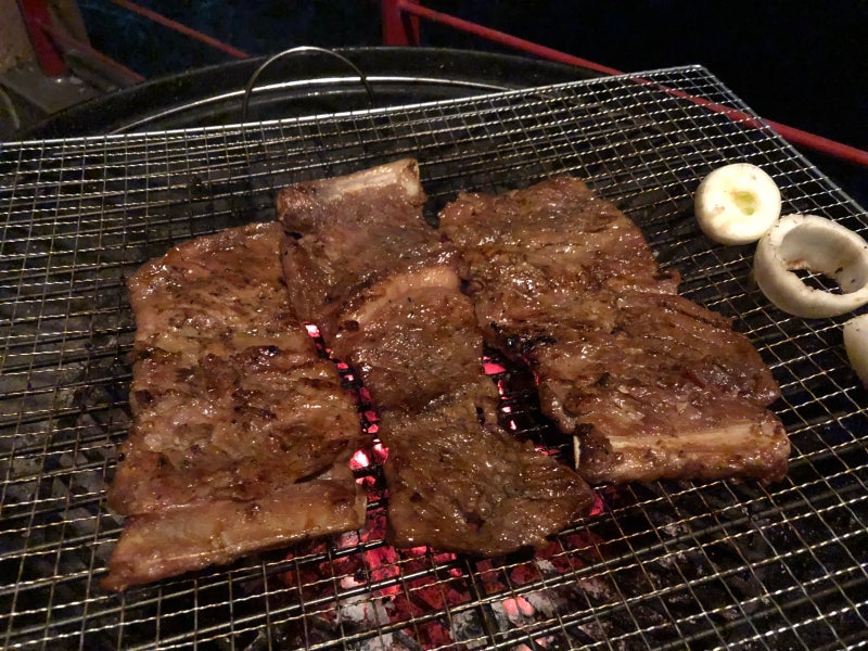 산야초 댓잎갈비, 발효 산야초액이 만든 돼지갈비의 깊은 맛