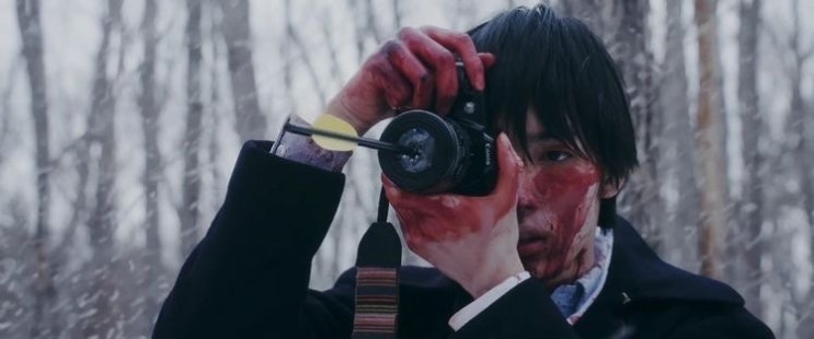 그렇다기엔 배경이 너무 아름답지 않아?