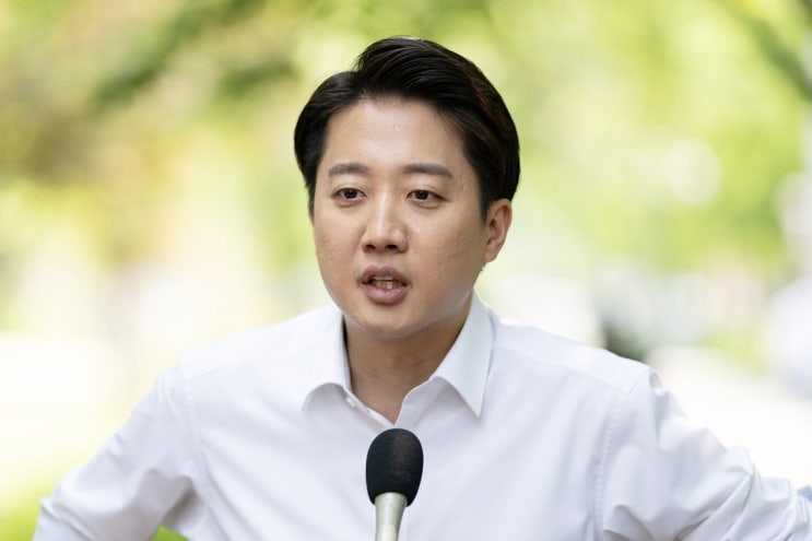[<b>이준석</b> 제명안 논란] “이재명 <b>독재</b>의 서곡인가?” 정치 격랑... 