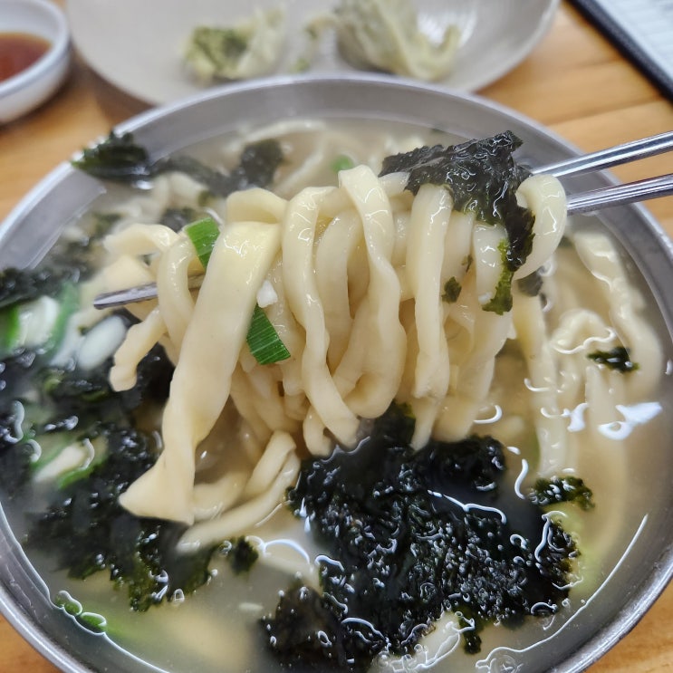 시흥 전통 멸치칼국수 맛집 가족들과 함께 가기 좋은 '서운칼국수'
