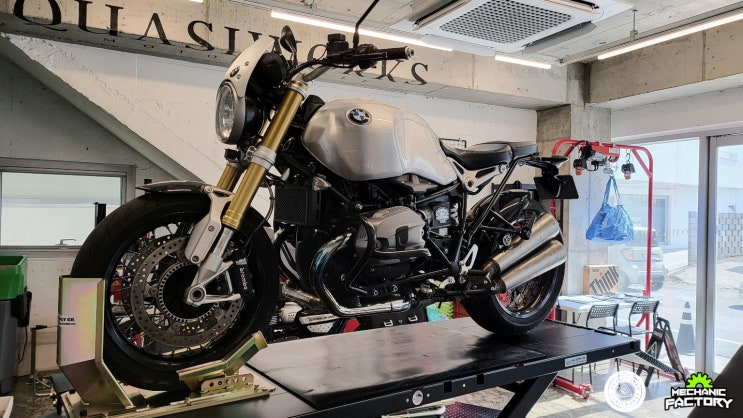 [콰시웍스] BMW R nineT 알나인티 BMW 순정 엔진오일 필터 브레이크액 피렐리 엔젤GT II 프론트 타이어 교체 부산경남김해 모터사이클 정비수리