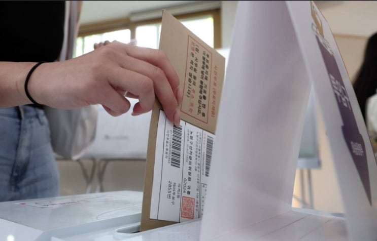 대치동 사전<b>투표</b>소에서 발생한 '<b>대리투표</b>'…<b>선거사무원</b> 형사... 