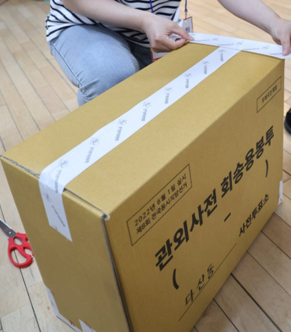 “사전<b>투표</b> 봉투에 <b>이재명 기표</b><b>용지</b>?”…선관위 <b>자작극</b>... 