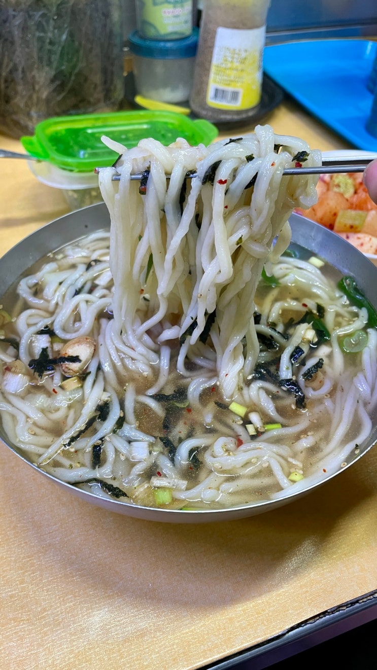 창원 반송시장 칼국수거리 다소 슴슴한 오천원 칼국수 경아분식