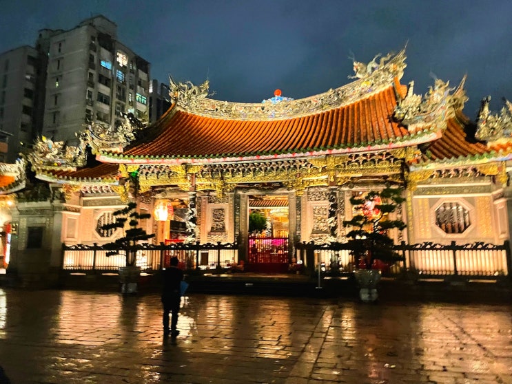  대만 타이베이 여행 명소 용산사 후기(점괘 보는 법, 운영시간, 입장료)
