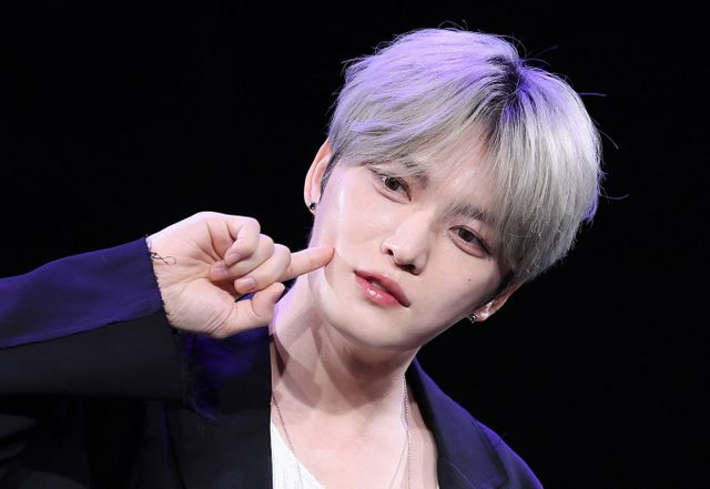 "일본 여가수와 찍혀"… 김재중, 파파라치에 협박 당해