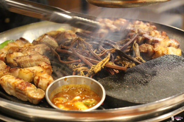  그릴링 서비스에 최고급숙성한돈전문점 이수역 고깃집 '고반식당 이수역점'