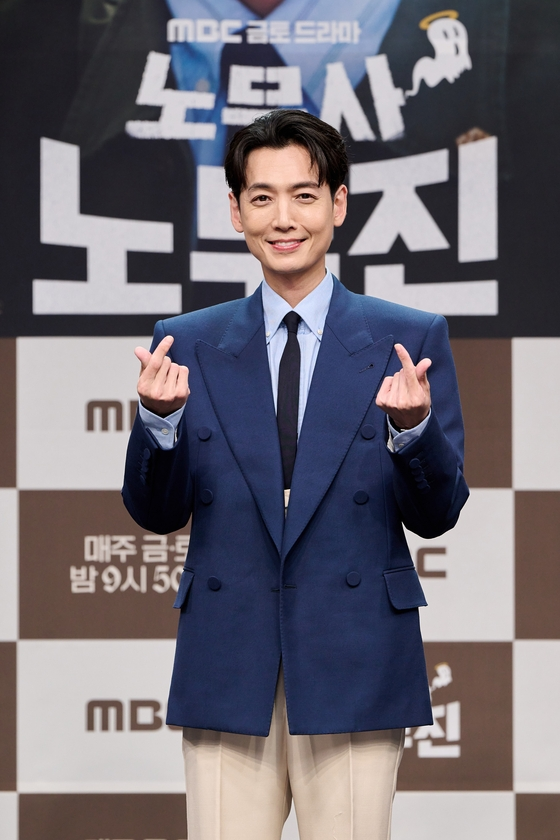 [단독] <b>정경호</b>, 드라마 '노무사... <b>감독</b>이 밝힌 놀라운 반전 매력!