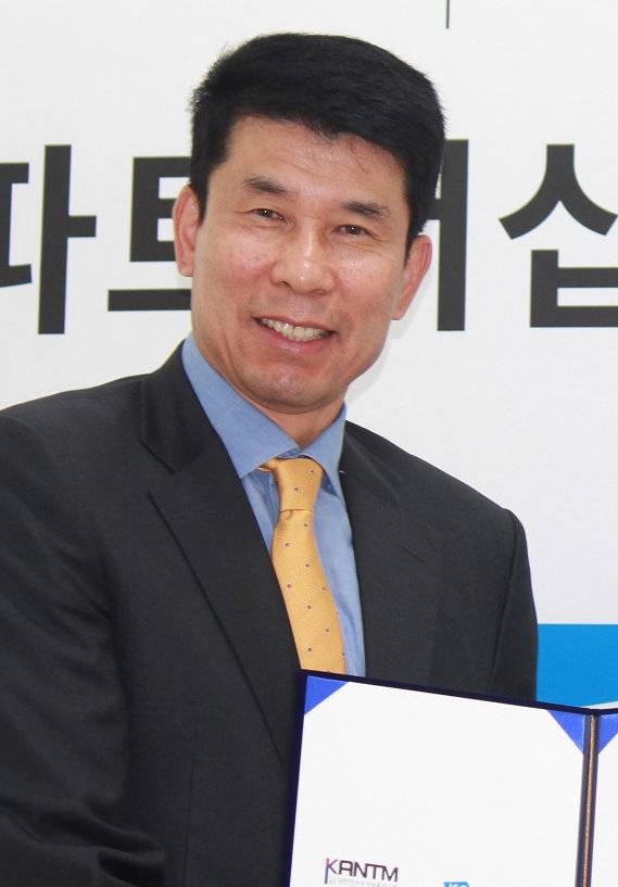 80년대 배구 레전드 ‘돌고래 스파이커’ <b>장윤창 별세</b>