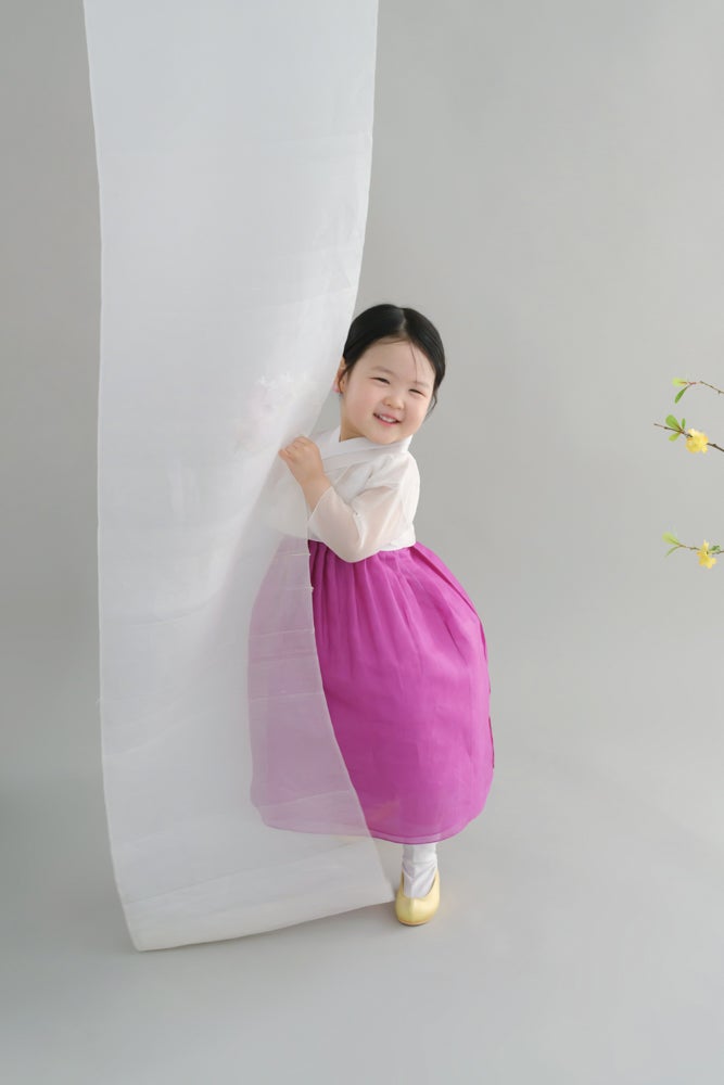 여자 아기 한복 예쁘게 코디해서 아기 천일 기념 세돌사진 선물해 줬어요