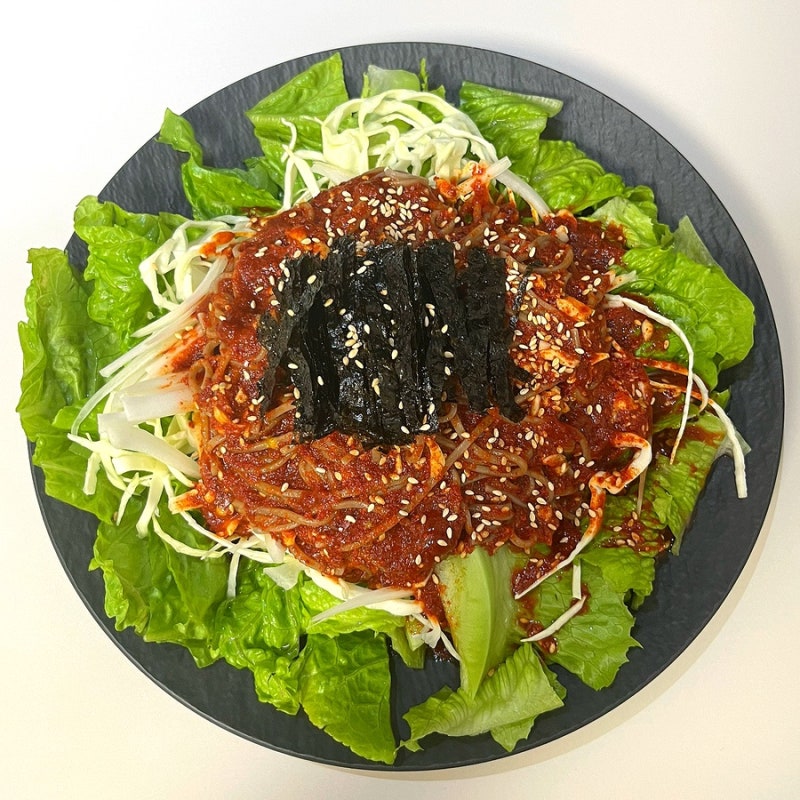 쟁반 막국수 레시피 매콤하고 새콤달콤한 메밀면 비빔국수 소스 만드는 법 상추 요리