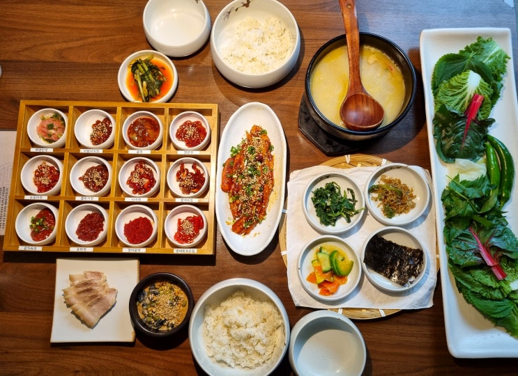  종각 직장인 맛집 | 정갈한 젓갈 쌈밥 정식, 하얀고래 종각본점