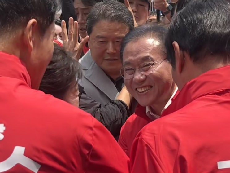 250531 <b>박근혜</b> 대통령 <b>대구 서문시장</b> 방문