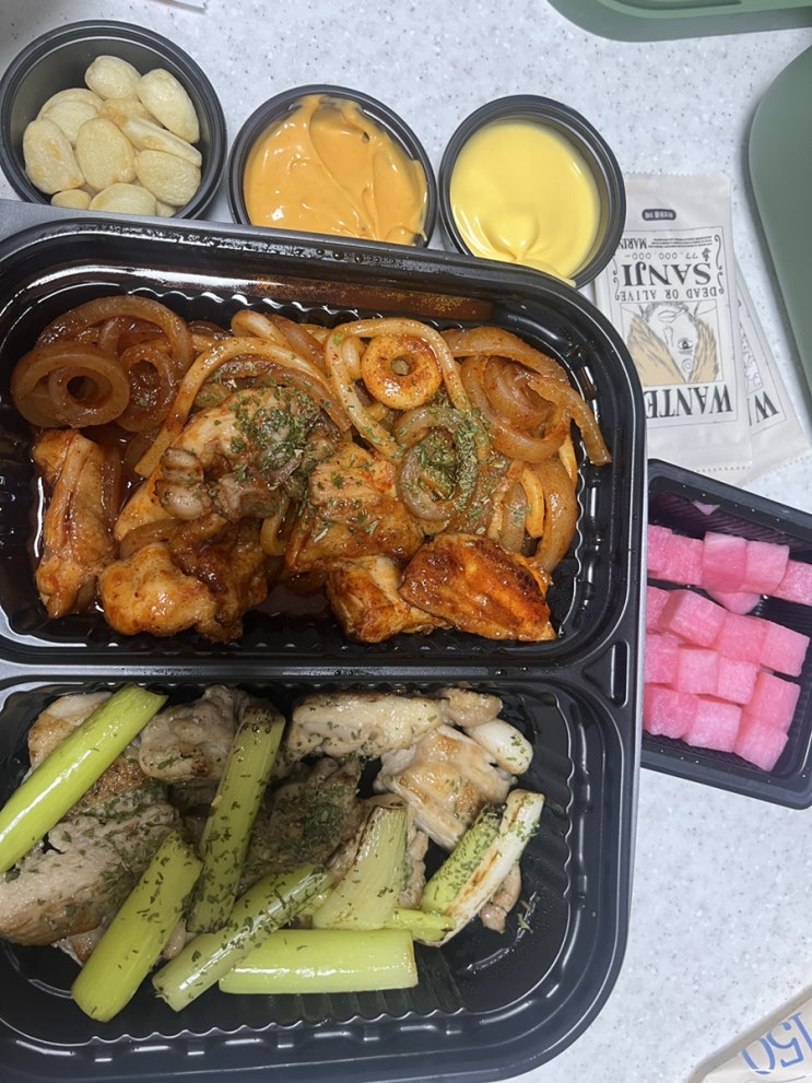  기영이 숯불두마리치킨 내돈내산 솔직후기 대파향 마늘크러스트