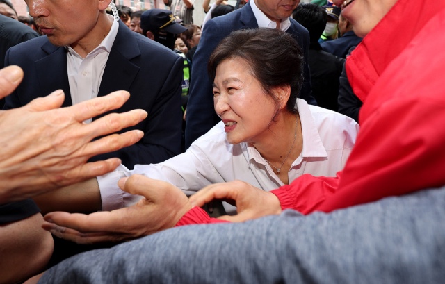 <b>박근혜</b> 전 대통령, <b>대구 서문시장</b> 방문… 6.3 대선 보수 결집을... 