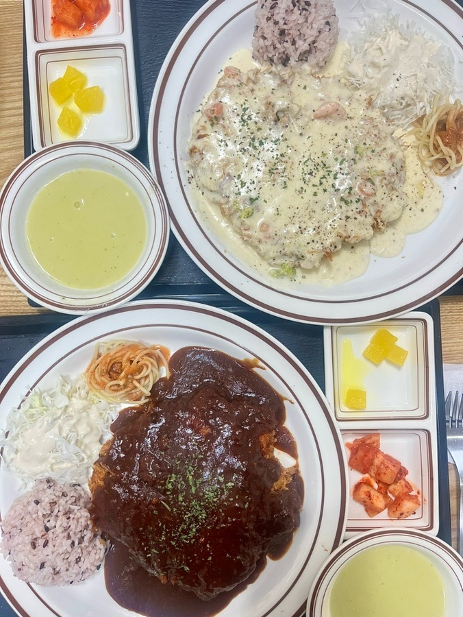 33가지 정성, 한 접시에 담긴 진심 – 신대방역 수제 돈가스 맛집 <김문경명인돈가스> 까르보·스위트칠리에 담긴 따뜻한 이야기