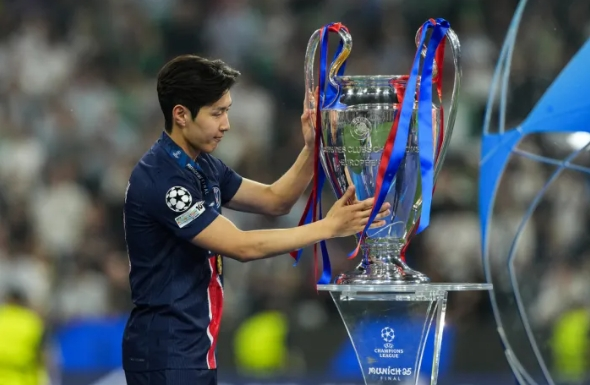 이강인 PSG UCL 우승, 출전은 못했지만 세리머니 중심. 여름 이적 가능성 이강인 PSG UCL 우승, 출전은 못했지만 세리머니 중심. 여름 이적 가능성