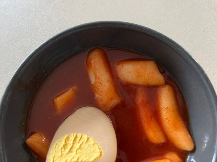  간편하고 맛있는 컵떡볶이, 폭풍 컵떡볶이로 아이와 함께 즐겨요