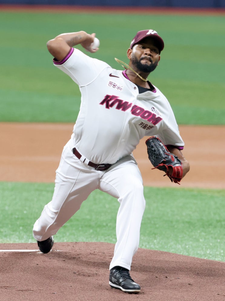 <b>알칸타라</b>, 333일 만의 KBO 복귀…친정 두산에 무실점 <b>승리</b>