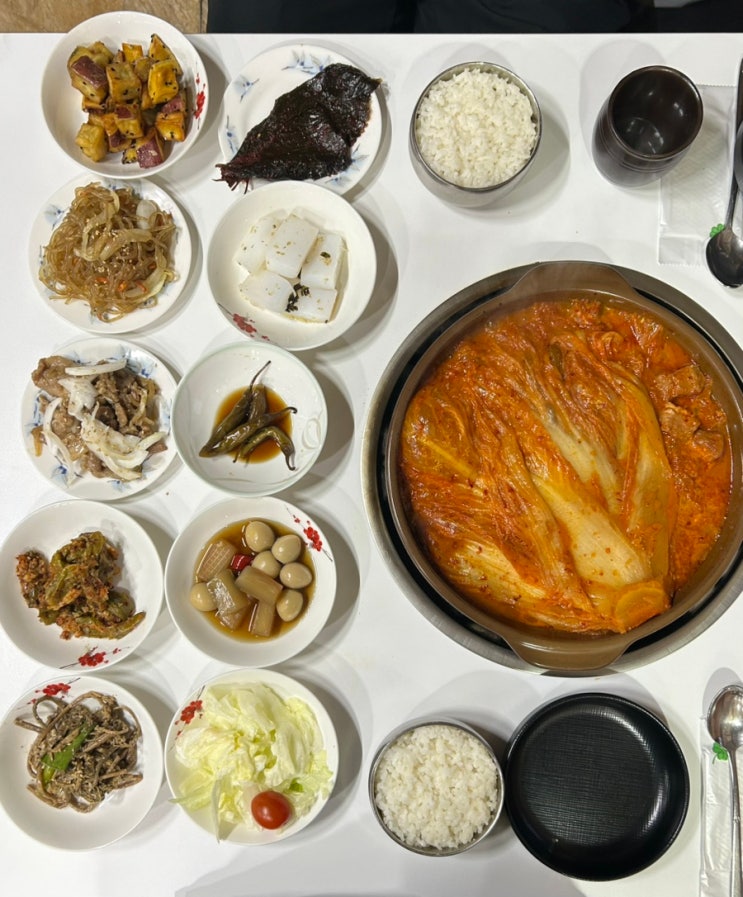  [종로 맛집] 한옥집 - 정갈한 밑반찬과 김치찜으로 꽉 찬 점심 후기