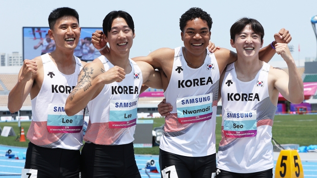'남자 <b>400m 계주</b> 아시아선수권 <b>우승</b>' 금메달 "젊은 피의 반란... 