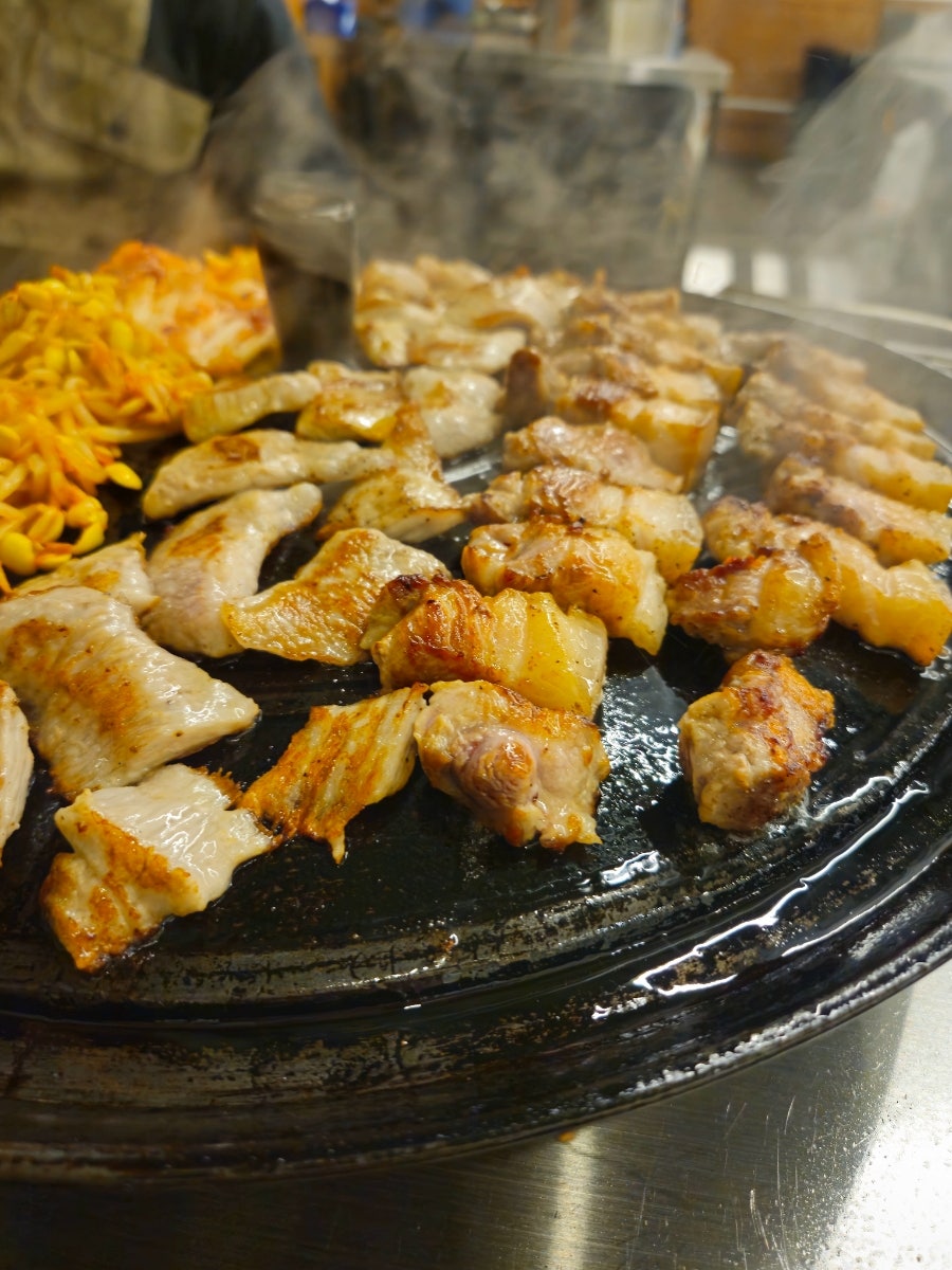 솥뚜껑삼겹살 화목 사진 4
