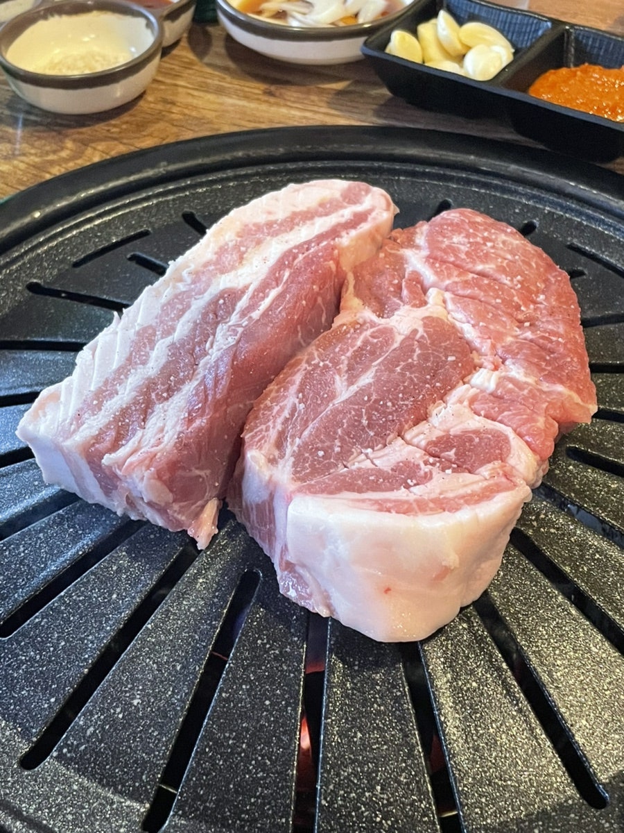 돈삼오왕소금구이 칠곡점 사진 1
