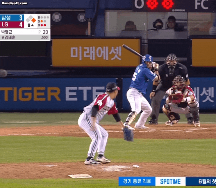 타자 <b>김태훈</b>이 <b>역전</b>시키고 투수 <b>김태훈</b>이 막았다