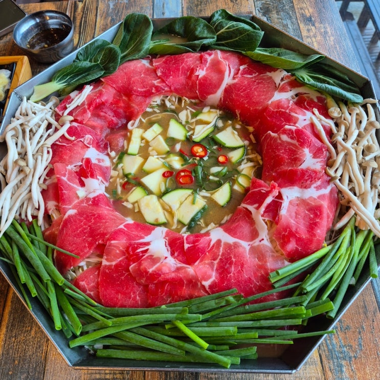  [경남 거제] 거제도 매미성 맛집 추천 비 오는 날 더 운치 있는 '거제도더꽃 매미성점' 후기!