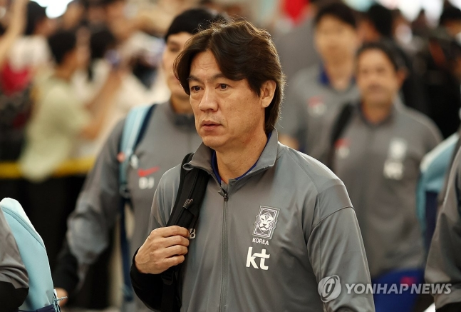 [속보] <b>홍명보</b> 감독, <b>이라크</b>로 <b>출국</b>! 손흥민 무리하지... 
