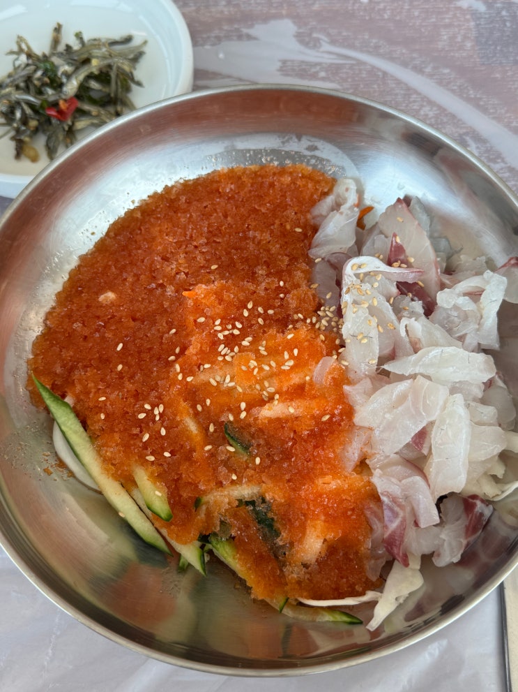  주차 넓고 오션뷰 좋은 거제도 횟집, ‘용화 횟집’ 물회만 먹어봤어요