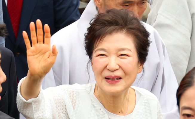 [속보] <b>박근혜</b> 전 대통령, <b>울산 방문</b>  기사 요약